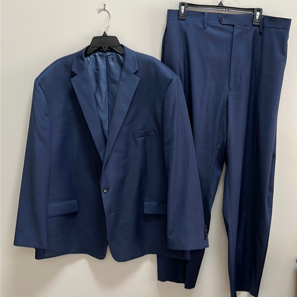 56R Men’s navy 2-piece suit
